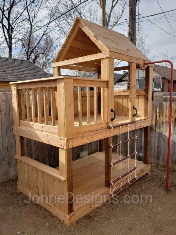 5'x5' Clubhouse with wooden roof, 3'x5' Uncovered porch with baluster rails (5'x8' Footprint), Floor on bottom, 1/2 wall with serving counter, 3' Cargo net, Fireman pole exit.