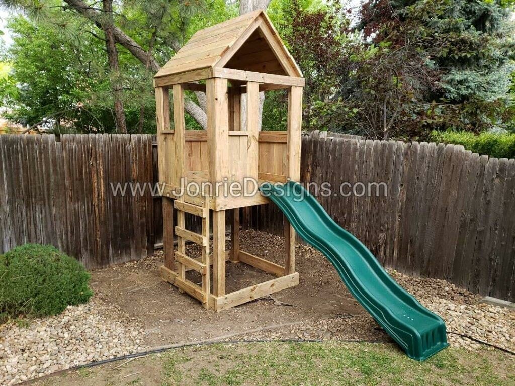 4'x4' Clubhouse with wooden roof, 4' Deck height, Ladder entry & 4' Standard slide